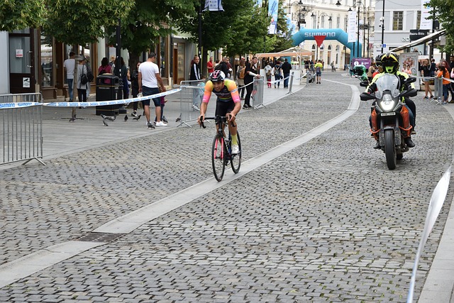 罚定位球的 罚定位球的